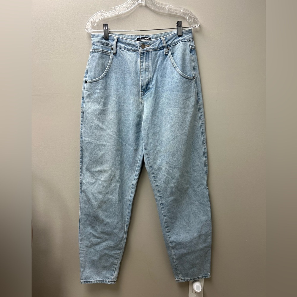 Fashion Nova Women’s Light Wash Straight Leg Jeans